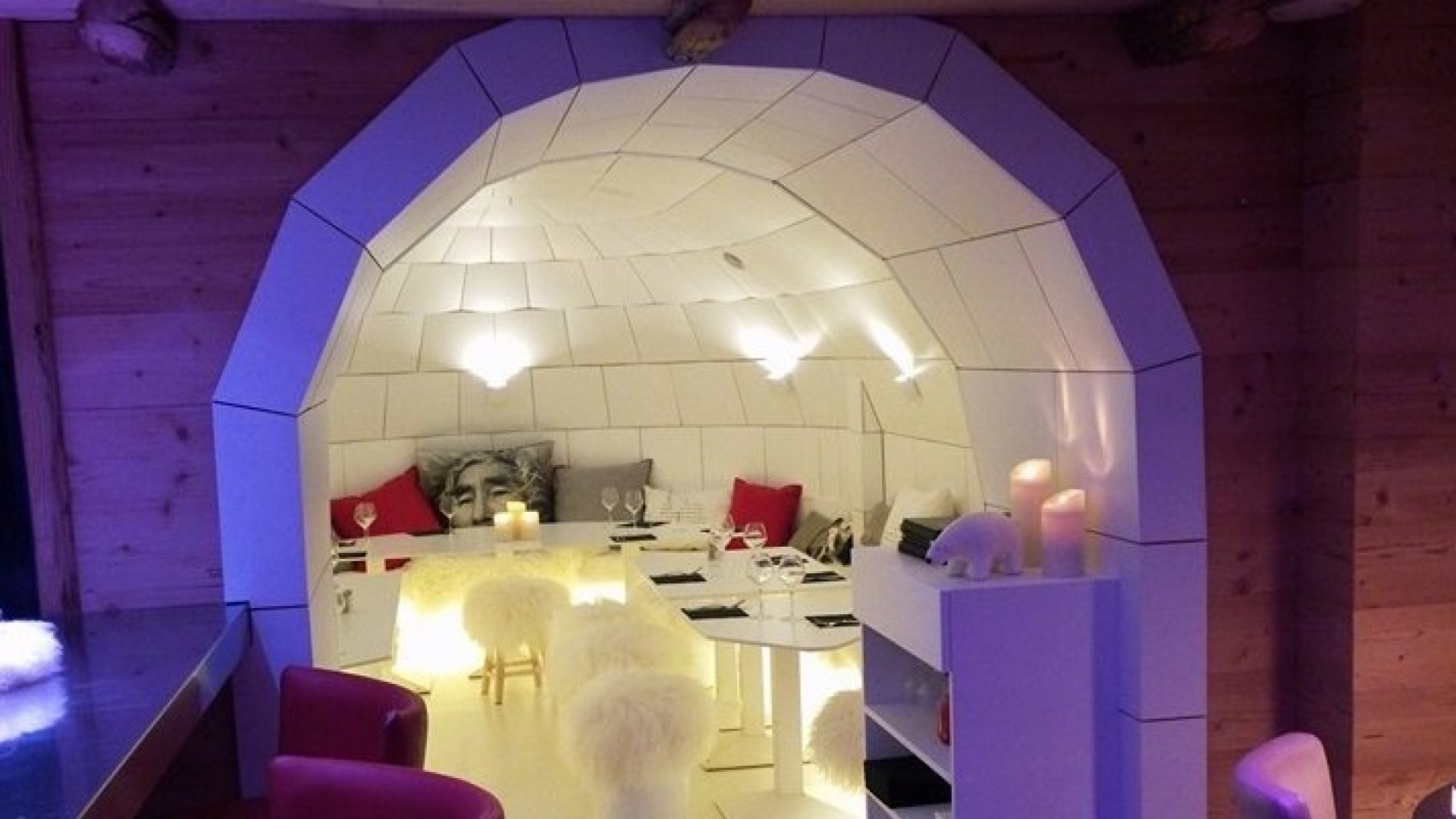 L'Igloo Restaurant and Bar Guide Chalet and Apartment Rentals